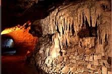 grottes ou cavernes creusées dans la roche : le tuffeau